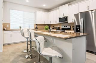 Spacious 4br Townhome w pool -Free BBQ - 9