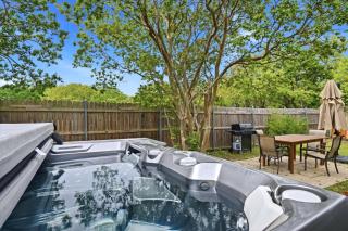 Hot Tub Retreat with Fenced Yard Near Lake Texoma - 9