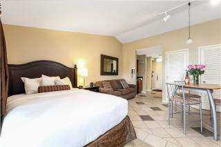 Lake Views at The Shores Great Location - 3