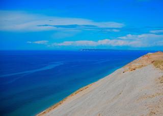 Gorgeous Grand Traverse Bay Beach Front Condo - 6