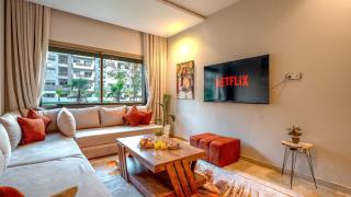 5 min CMN Pool Balcony - 0