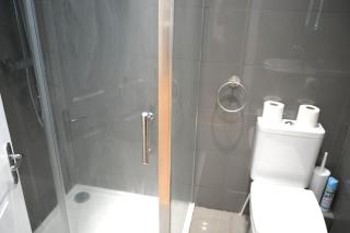 Canterbury High St - 2 Bed Apt Sleeps 5 - 75 inch TV SS1 - 4