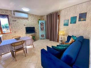 Domaine Ô Clair de Lune - Chambres d'Hôtes et Gîtes à Sarlat - Accès Cité Médiévale 5 minutes à pied - Parking - SPA & Massages en option - Piscine de saison - 4