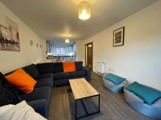 Hawksbill 3 Bed Detached house with private parking - Peterborough - 8