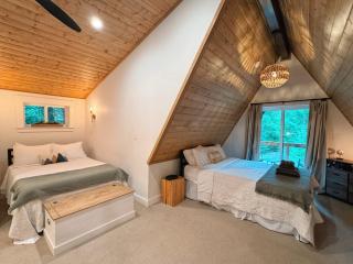 Mount Rainier A Frame w Cedar Hot Tub and Sauna - 5