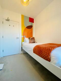 Superb House Sleeps 7 parking in Cambridge - 4