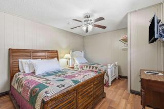 Quail Cove 3 - Lakefront Suite Boat Slip - 1