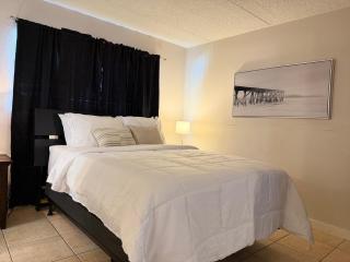 Serene 1-BR Tampa Sanctuary - 6