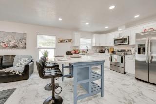 Game Room + Yard: Tampa Home By Theme Parks! - 7