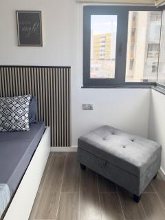 Modern 2-bdr apt with rooftop pool - LCGR - 4