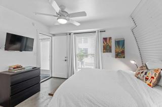 Moon 101 - Full Moon Suite - 2BR 2 5 Bath + Living - 2