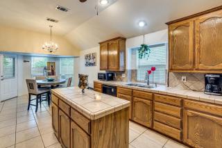 Spacious Arlington Home By Shops, Parks and Lakes - 7