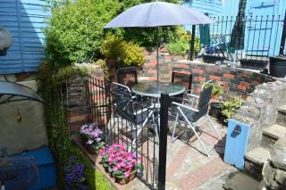Bumble Cottage - Parking - Pet - Garden - Sleeps 4 - 4