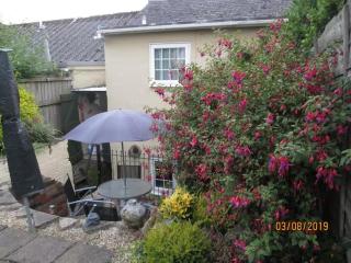 Near Beach - Parking - Pet - Garden - Sleeps 4 - 8