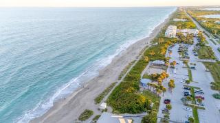 3-BR- Stylish Beach House with Heated Pool - 8