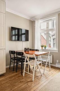 KS12 - Charming 3BR Bergen Townhouse - 1