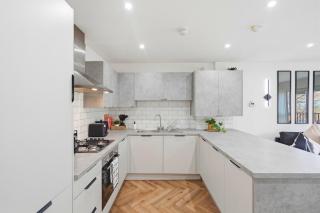 Stunning 2BR - Sleeps 8 - Save on Long Stays - 5