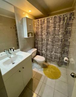 Confortable departamento muy bien ubicado - 2