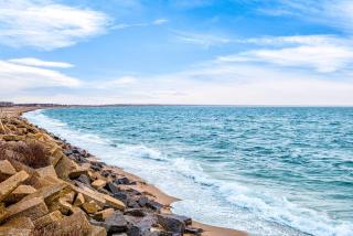Steps to Beach - Private Deck, Parking, AC - 9