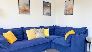 Bright Bristol Flat - 1