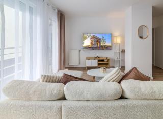2 Bedroom Apartment for 6 with Private Parking - Elevator - High-Speed WiFi - 3