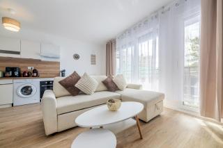 2 Bedroom Apartment for 6 with Private Parking - Elevator - High-Speed WiFi - 6