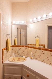 2BR stay with patio & open-air dining - 7