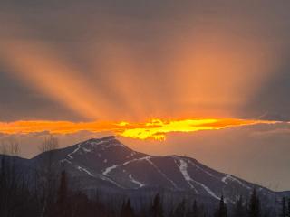 Private 2 Bedroom Lofted Garage Getaway - 9
