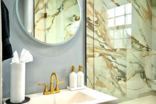 Luxury Montrose Condo with Pool Table Free Wine & Balcony - 6