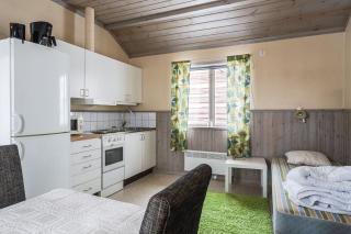Timmerhus komplett mindre bostad med tillgång till stort servicehus - 7
