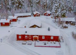 Timmerhus komplett mindre bostad med tillgång till stort servicehus - 1