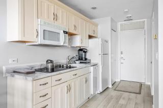 Beautiful 2BDR Lake View Getaway @ The Shores ➠ 5579 - 1