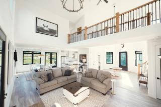 Luxurious Giuliana Rose 5BDR FarmHouse ➠ 8062 - 7