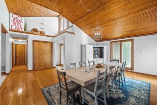 Grande Villa – Lake Cumberland View • Hot Tub • Game Room • Walk to Boat Ramp ➠ 389 - 2