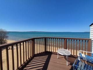 Million Dollar Bayview – Direct Beach Access • Pool • 10 min to Downtown TC ➠ 1995 - 5