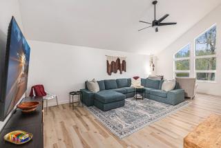 Boardman Riverfront Retreat close to Downtown TC ➠ 800 - 3