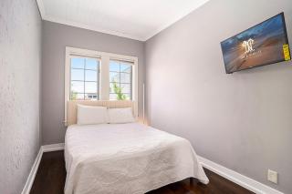 Love Mi Getaway – Downtown Loft • Deck • Rooftop Views ➠ 110 - 3