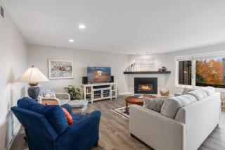 Scenic AGaMing Escape Torch Lake Views and Golf - 8