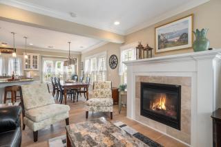 Family-Friendly 3BR Home in Grand Haven - 9