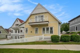 Family-Friendly 3BR Home in Grand Haven - 1