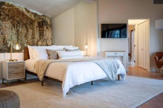 Castle at Cabrita STUNNING Rooftop Views - FULLY RENOVATED - 2