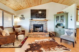Walk to Private Lake! Family Cabin w/ Large Decks - 6