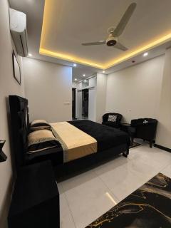 Luxury 2 Bedroom Furnished Apartment - 2