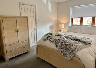 Silverstone Racetrack - 9 MINS DRIVE - Towcester - 2