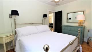 Coastal Cottage On Congress - 2