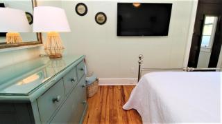 Coastal Cottage On Congress - 1