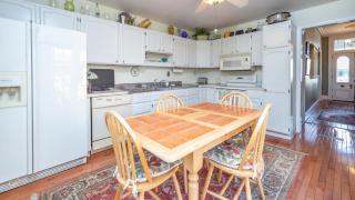 Lillys Butterscotch Cottage-5 Bdrm Wbonus Loft!! - 2