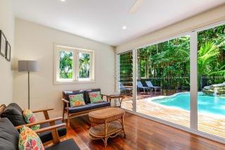 Atoll Close Queenslander with private heated pool - 5