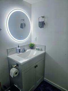 2 brdm bsmt bright Room - 7