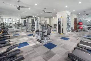 Spacious Room With Private Bathroom on Rainey St next to Lady Bird Lake - 9